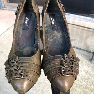 Women's heels. Size 8M